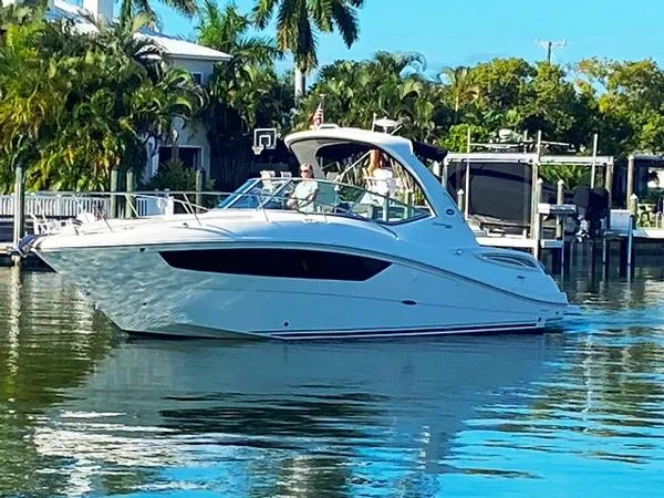 Slide: The Image of Sea Ray 330 Sundancer 2015 - 0