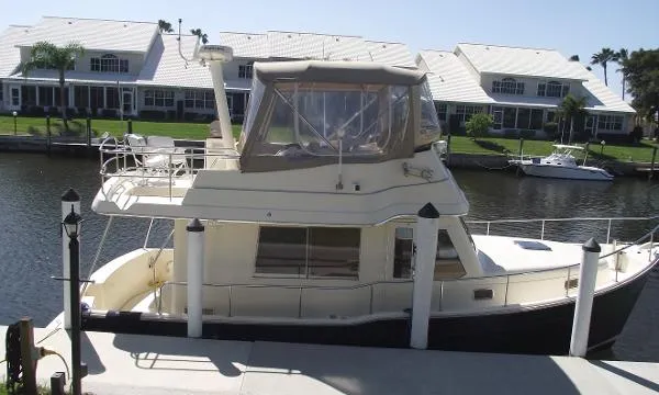 Slide: The Image of Mainship Flybridge Trawler 2006 - 1