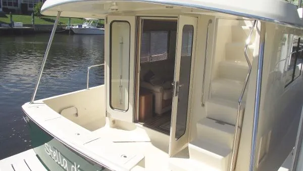 Slide: The Image of Mainship Flybridge Trawler 2006 - 3