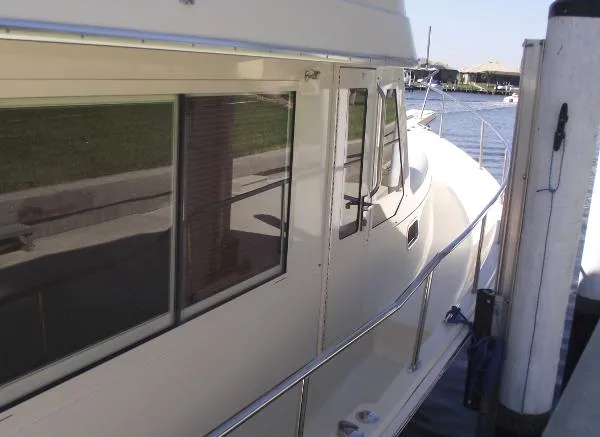 Slide: The Image of Mainship Flybridge Trawler 2006 - 5