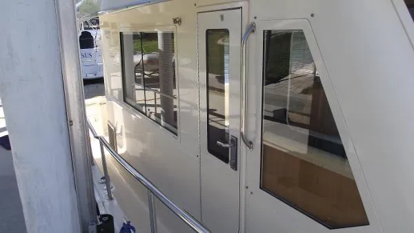 Slide: The Image of Mainship Flybridge Trawler 2006 - 6