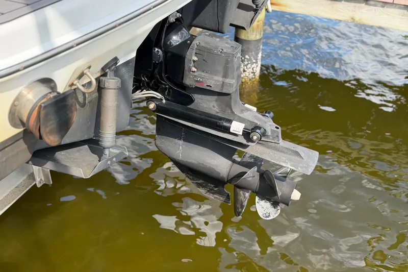 Slide: The Image of 2004 Formula 260 Bowrider boat engine and propeller in water. - 40