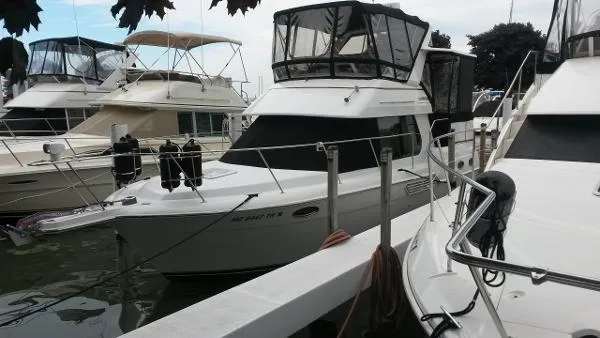 Slide: The Image of Carver Yachts 326 Motor Yacht 2001 - 3