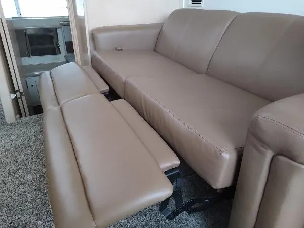 Slide: The Image of Carver Yachts 326 Motor Yacht 2001 - 9