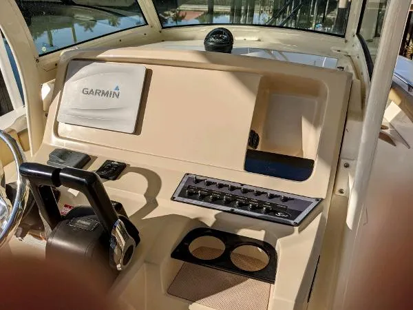 Slide: The Image of Scout 255 LXF 2018 - 6