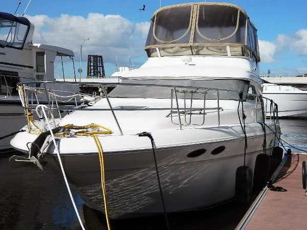 Slide: The Image of Sea Ray Sedan Bridge 2000 - 2