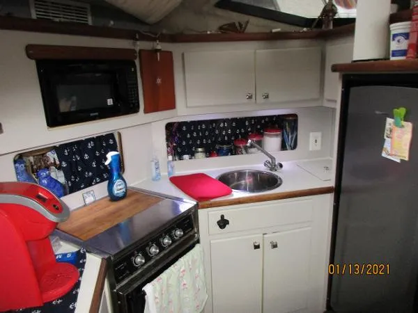 Slide: The Image of Carver Yachts 36 Aft Cabin 1991 - 10