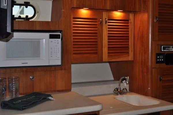 Slide: The Image of Pursuit 34 Express 2001 - 5