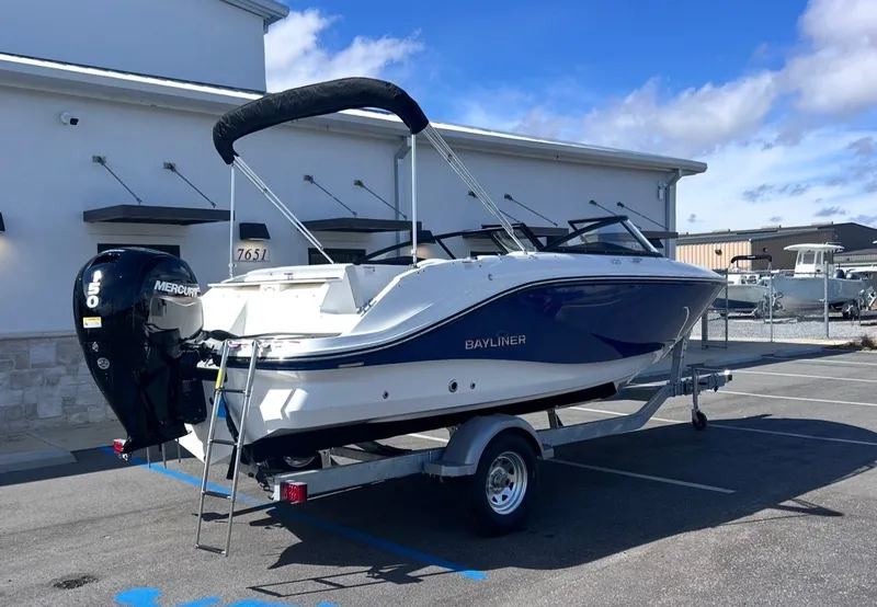 Slide: The Image of Bayliner V20 2026 - 3