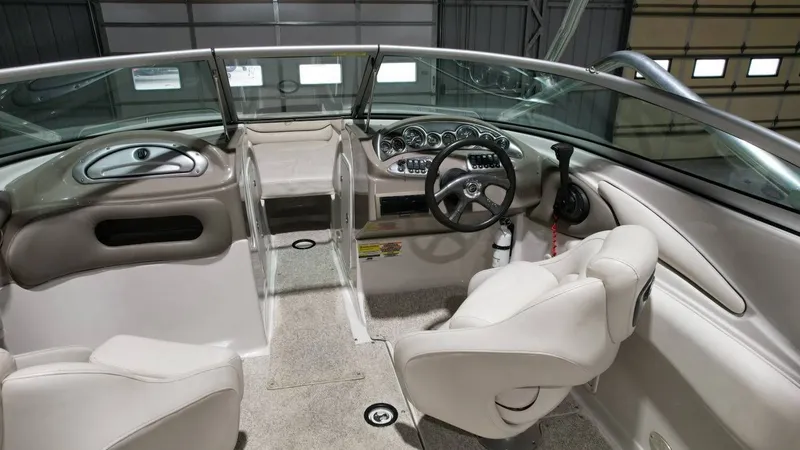 Slide: The Image of Crownline Boats 226 LS 2005 - 17