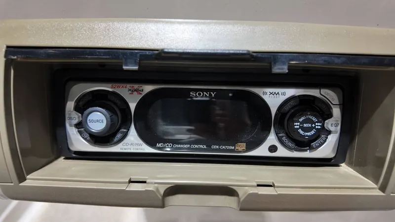 Slide: The Image of Crownline Boats 226 LS 2005 - 20