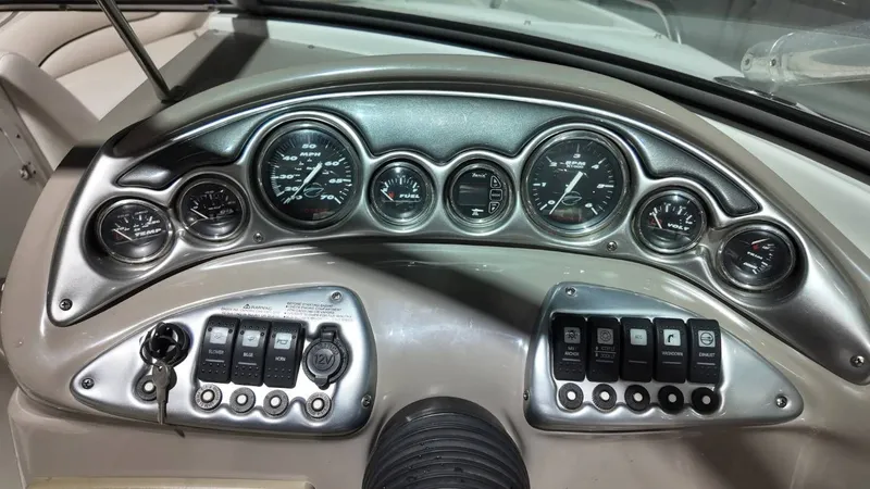 Slide: The Image of Crownline Boats 226 LS 2005 - 23