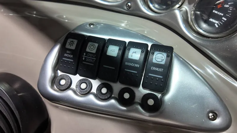 Slide: The Image of Crownline Boats 226 LS 2005 - 24