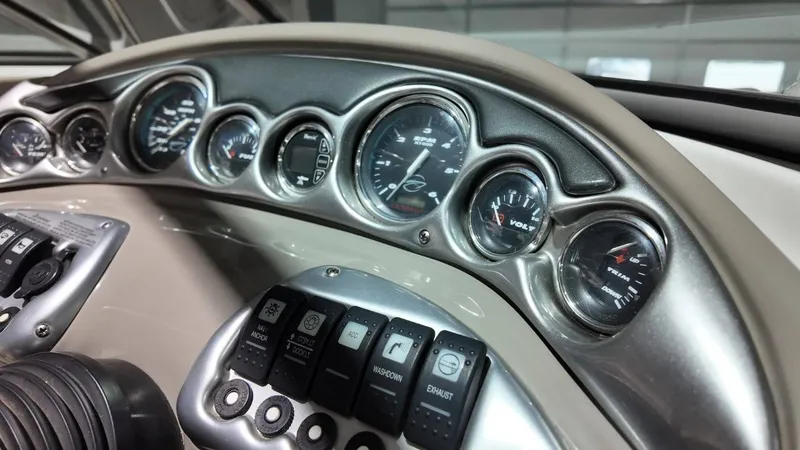 Slide: The Image of Crownline Boats 226 LS 2005 - 25