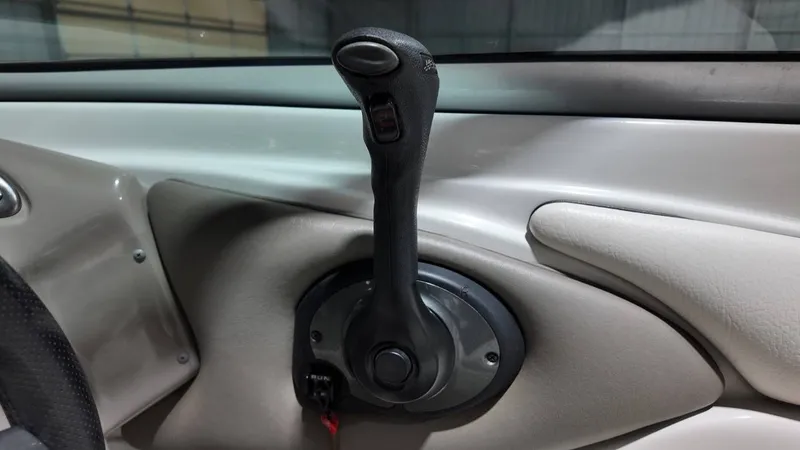 Slide: The Image of Crownline Boats 226 LS 2005 - 26