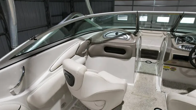 Slide: The Image of Crownline Boats 226 LS 2005 - 29