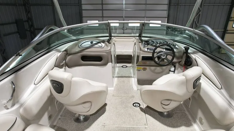 Slide: The Image of Crownline Boats 226 LS 2005 - 30