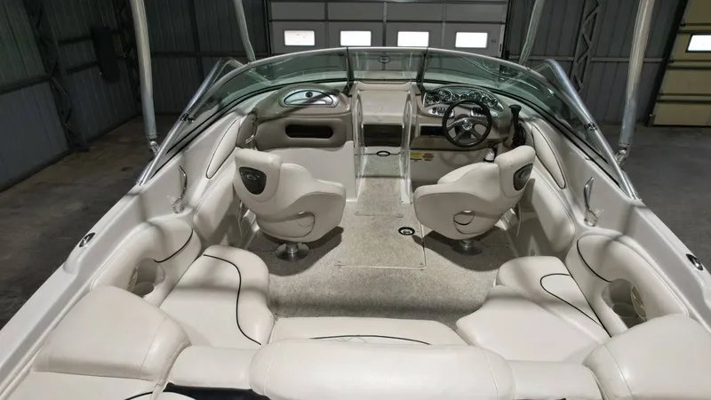 Slide: The Image of Crownline Boats 226 LS 2005 - 31