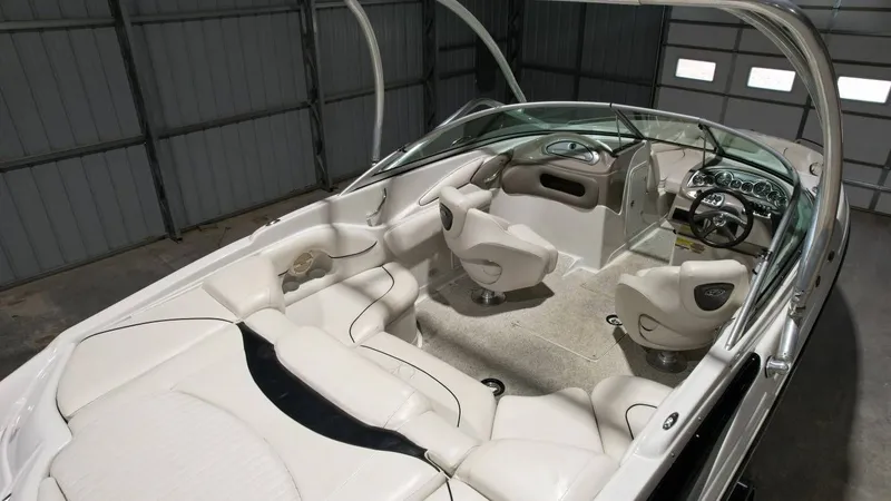 Slide: The Image of Crownline Boats 226 LS 2005 - 32