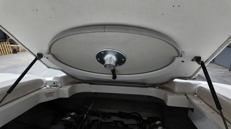 Slide: The Image of Crownline Boats 226 LS 2005 - 33