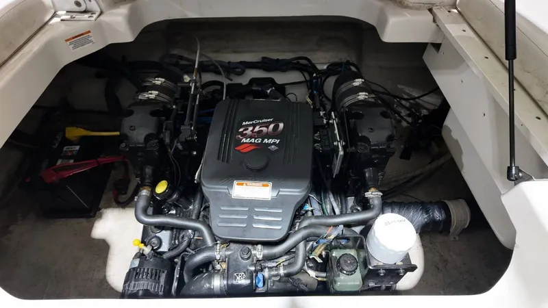 Slide: The Image of Crownline Boats 226 LS 2005 - 34