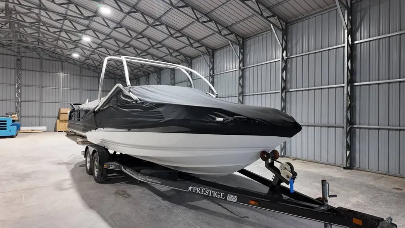 Slide: The Image of Crownline Boats 226 LS 2005 - 35