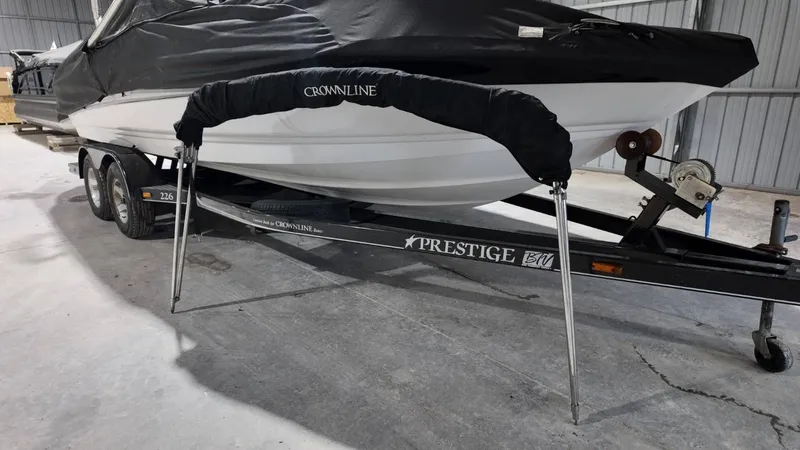 Slide: The Image of Crownline Boats 226 LS 2005 - 36