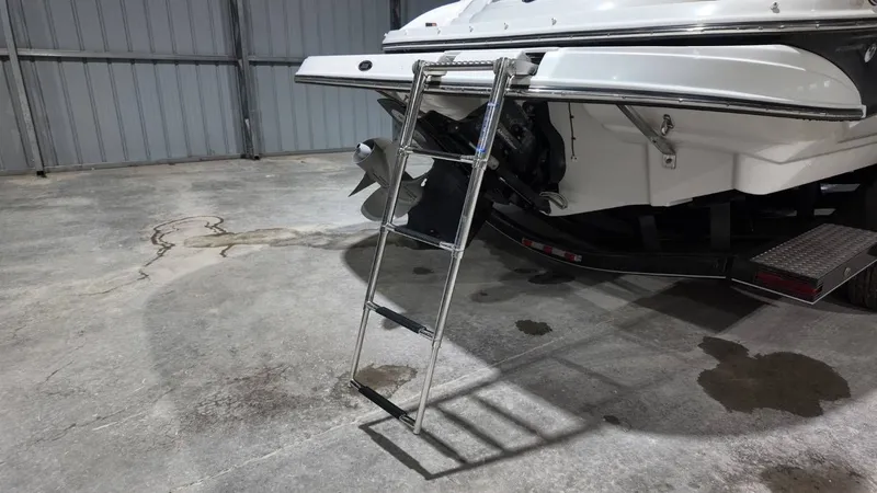 Slide: The Image of Crownline Boats 226 LS 2005 - 5