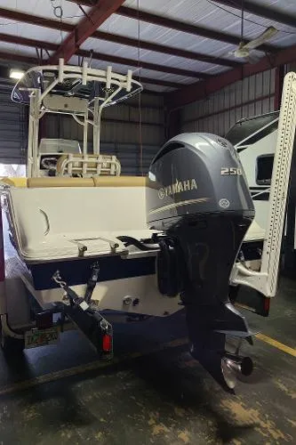 Slide: The Image of Sportsman Heritage 231 Center Console 2017 - 6