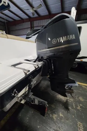 Slide: The Image of Sportsman Heritage 231 Center Console 2017 - 8