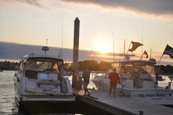 Slide: The Image of Sea Ray 350 Sundancer Coupe 2017 - 11