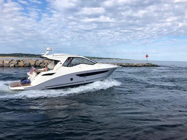 Slide: The Image of Sea Ray 350 Sundancer Coupe 2017 - 2