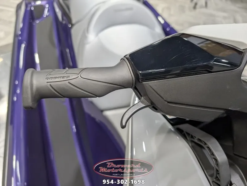 Slide: The Image of Close-up of Sea-Doo GTI SE 130 2025 handlebar grip. - 24