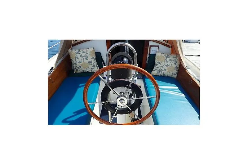 Slide: The Image of Morris Yachts Leigh 1981 - 11