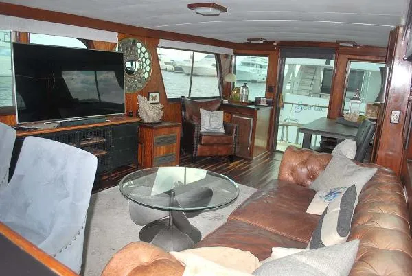 Slide: The Image of Hatteras 58 Motor Yacht 1977 - 10