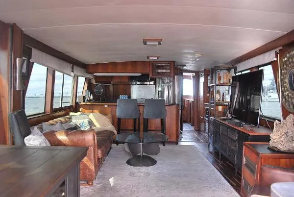 Slide: The Image of Hatteras 58 Motor Yacht 1977 - 8