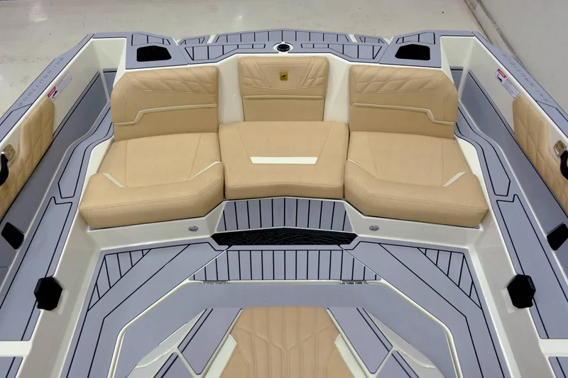 Slide: The Image of Nautique Ski Nautique 2026 - 14