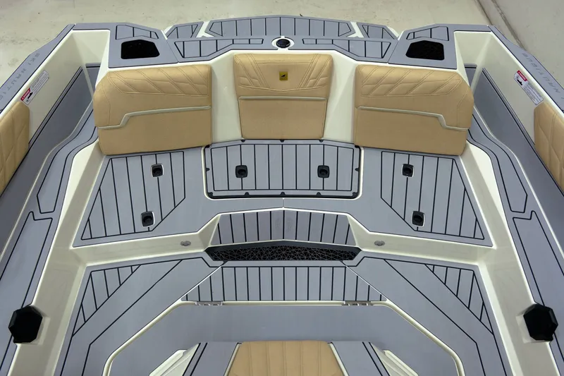 Slide: The Image of Nautique Ski Nautique 2026 - 15