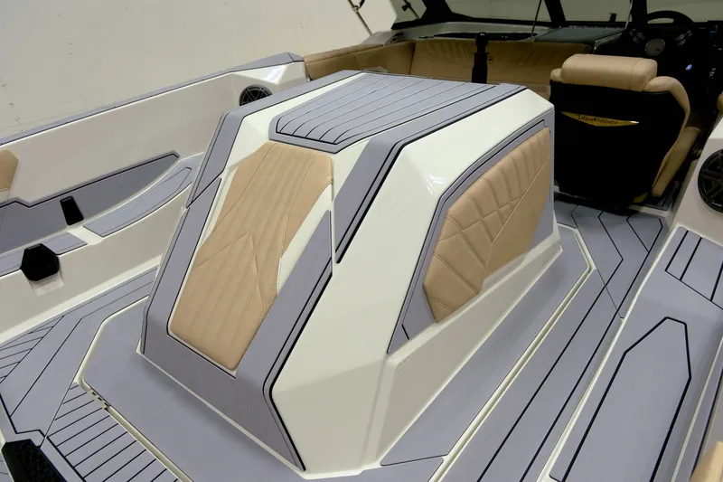 Slide: The Image of Nautique Ski Nautique 2026 - 16