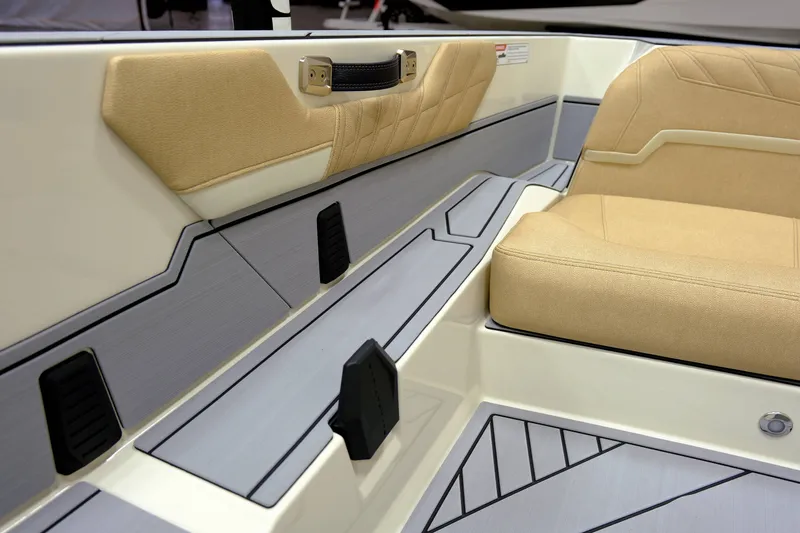 Slide: The Image of Nautique Ski Nautique 2026 - 17