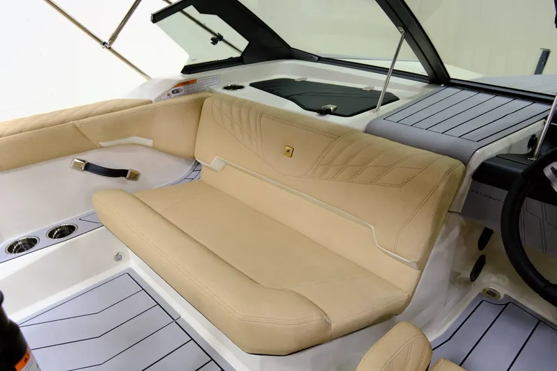 Slide: The Image of Nautique Ski Nautique 2026 - 18