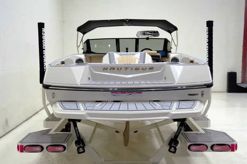 Slide: The Image of Nautique Ski Nautique 2026 - 9