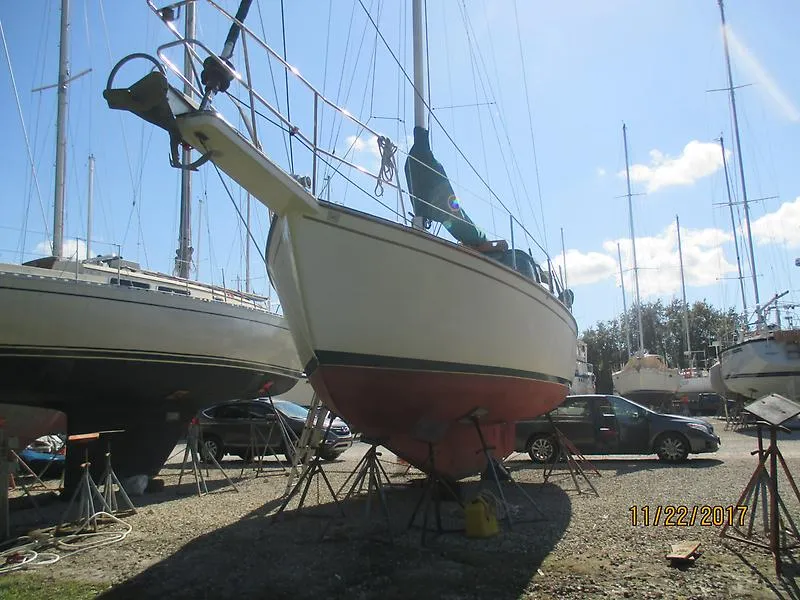 Slide: The Image of Island Packet 31 Cutter 1984 - 0