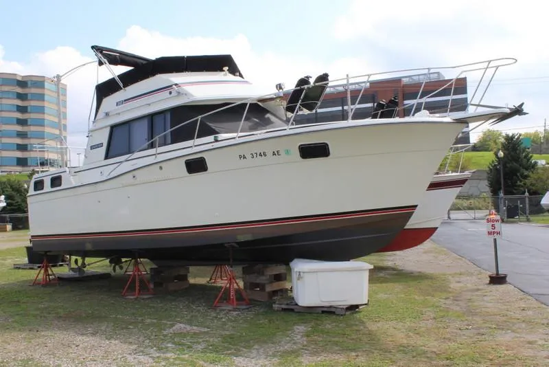 Slide: The Image of Carver Yachts 3207 Aft Cabin 1984 - 0