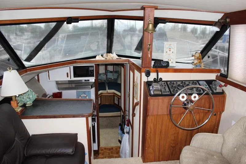 Slide: The Image of Carver Yachts 3207 Aft Cabin 1984 - 1