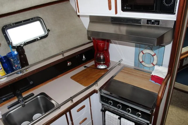 Slide: The Image of Carver Yachts 3207 Aft Cabin 1984 - 2