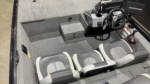 Slide: The Image of Crestliner Vt18 pro w/ Mercury 115 2015 - 12