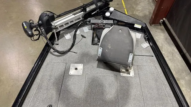 Slide: The Image of Crestliner Vt18 pro w/ Mercury 115 2015 - 18