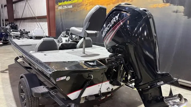 Slide: The Image of Crestliner Vt18 pro w/ Mercury 115 2015 - 3