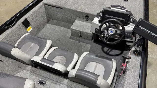 Slide: The Image of Crestliner Vt18 pro w/ Mercury 115 2015 - 6